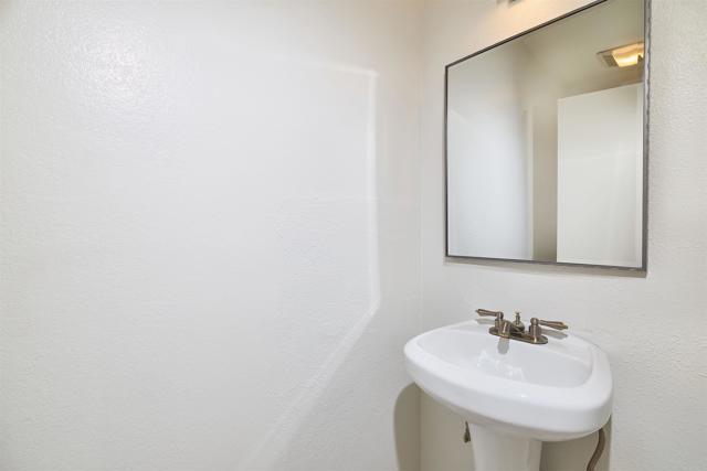 Detail Gallery Image 7 of 18 For 1753 Red Barn Rd, Encinitas,  CA 92024 - 3 Beds | 1/1 Baths