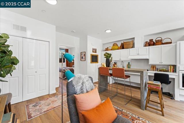 100 Esperanza Place, Walnut Creek CA: https://media.crmls.org/mediaz/4194023f-1d0e-41ba-934c-03e5d5f4cbca.jpg