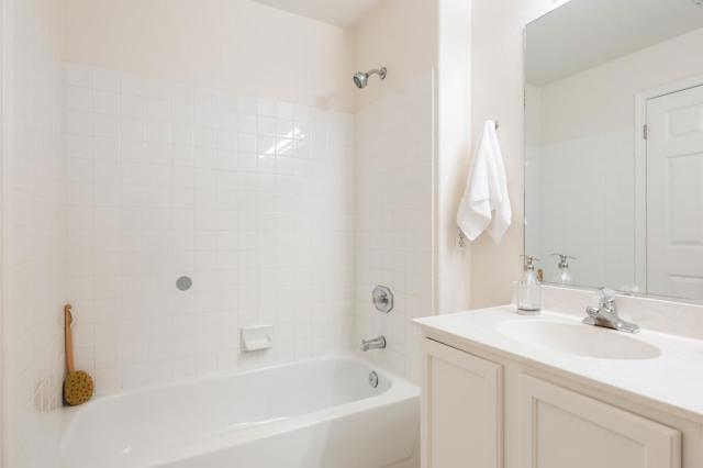 121 Pacchetti Way, Mountain View CA: https://media.crmls.org/mediaz/419532d3-1950-4c93-9f92-680d05b10f1c.jpg