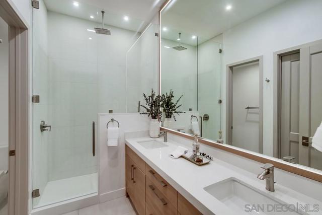 Image 27 of 71 For 5435 Parkview Dr.