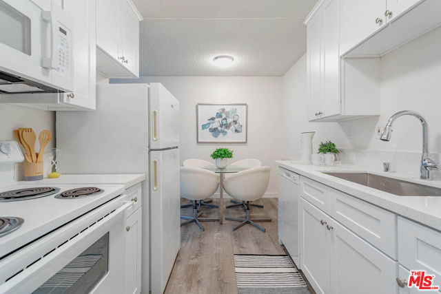 1833 N NORMANDIE Avenue, Los Angeles CA: https://media.crmls.org/mediaz/419555b2-b778-45af-aa56-c375f7e94557.jpg
