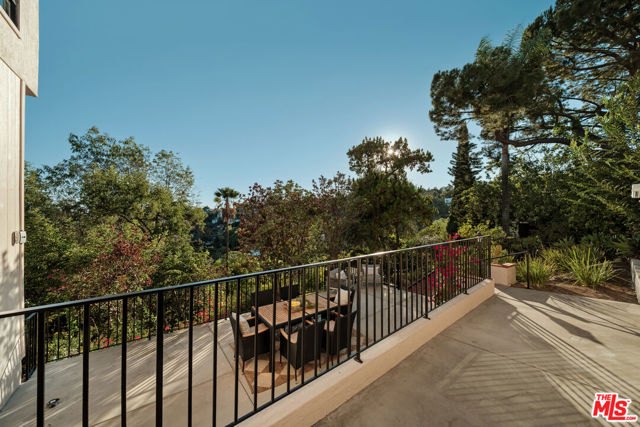 579 Crane Boulevard photo 40