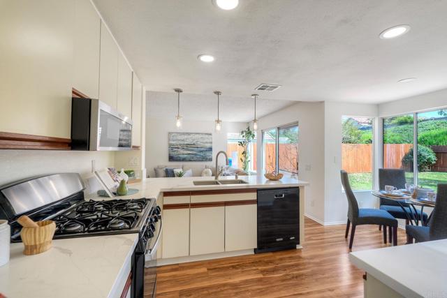 Detail Gallery Image 9 of 39 For 5349 Gooseberry Way, Oceanside,  CA 92057 - 3 Beds | 2/1 Baths