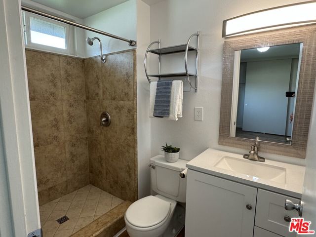 Image 12 of 27 For 41760 Largo  