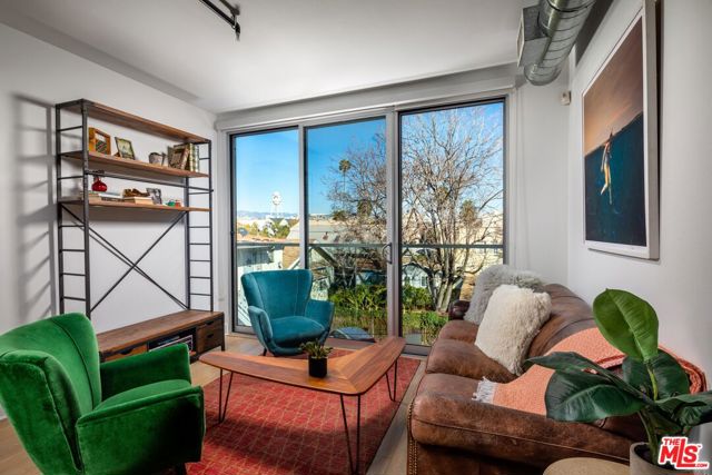 710 N El Centro Avenue, Los Angeles CA: https://media.crmls.org/mediaz/4195d318-3a72-4be2-bcfb-ee9421820528.jpg