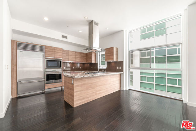 3119 Via Dolce, Marina del Rey CA: https://media.crmls.org/mediaz/4195f04b-1537-445b-bab3-cff10e2ca345.jpg