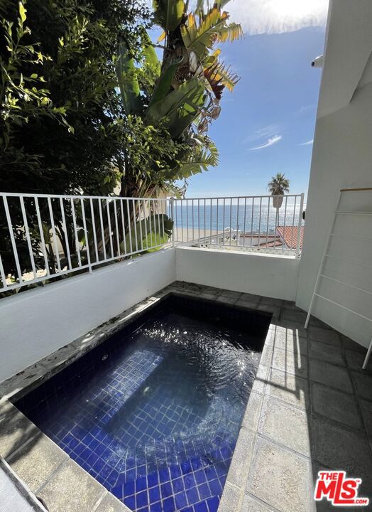 21349 Rambla Vista, Malibu CA: https://media.crmls.org/mediaz/41961aaf-42a9-4ea1-b598-ba7f600915c3.jpg
