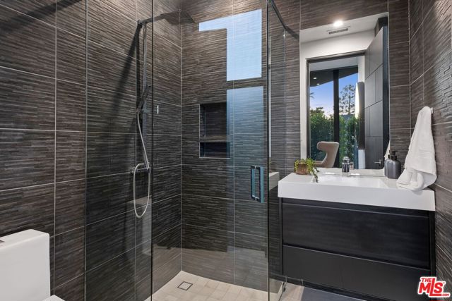 Drew Fenton | 2304 Donella Circle Los Angeles CA | MLS: 7392445