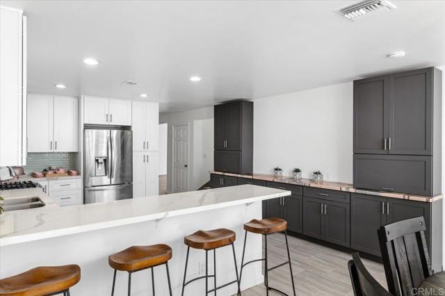 1971 Bernardo Avenue, Escondido CA: https://media.crmls.org/mediaz/4196b36f-4a4b-4ef5-91dd-60d56f92b72e.jpg