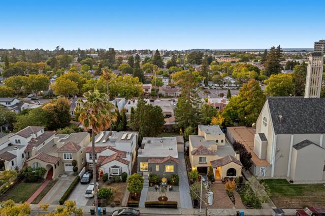 220 26th Avenue, San Mateo CA: https://media.crmls.org/mediaz/4196c63a-2007-40dd-81e2-77dc4ac13243.jpg