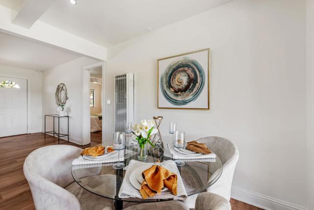 1312 Carlton Avenue, Menlo Park CA: https://media.crmls.org/mediaz/4196d11f-c48d-486d-87cb-e674940cf280.jpg