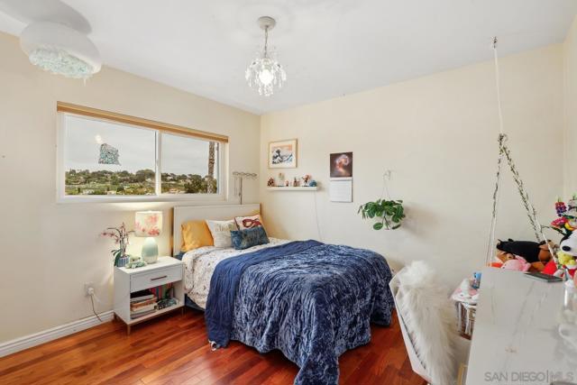 768 Sonrisa Street, Solana Beach CA: https://media.crmls.org/mediaz/4196d851-c2cc-4b13-99d7-308b20831c40.jpg