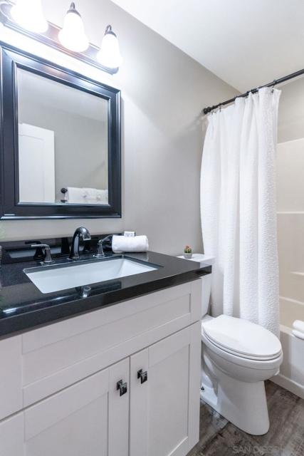 845 Beryl St unit B, San Diego CA: https://media.crmls.org/mediaz/4197e4b1-8453-4620-adcf-03f5c92848ea.jpg