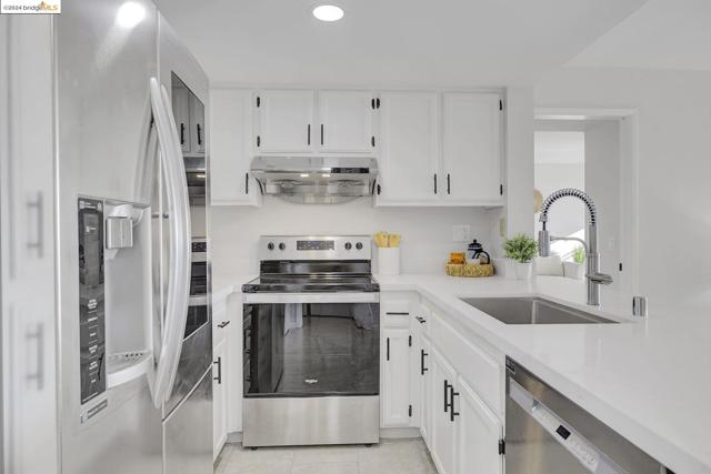 Image 14 of 59 For 545 Pierce St  2112