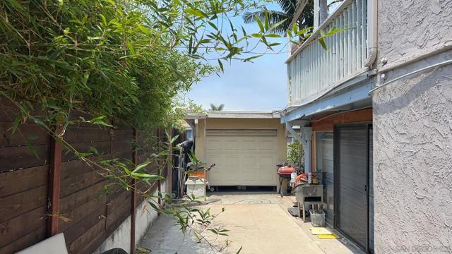 Image 19 of 41 For 1568 Burton St