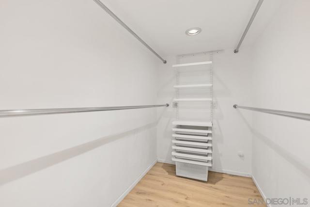 6423 Caminito Aronimink, La Jolla CA: https://media.crmls.org/mediaz/41987b87-bce2-4734-b560-dd34313346f6.jpg