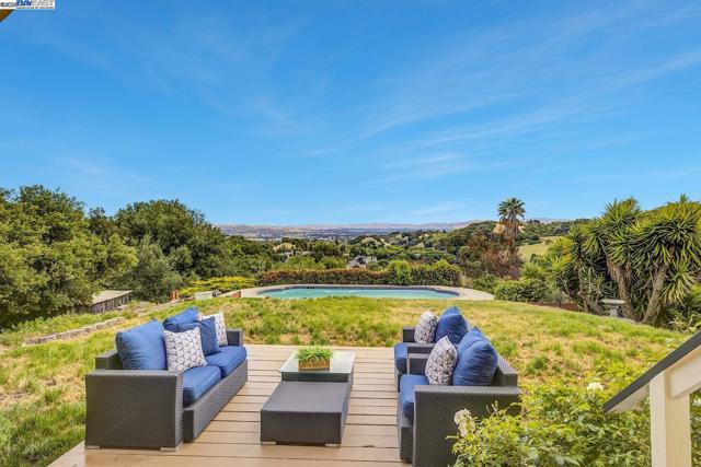 10705 Dublin Canyon Rd, Pleasanton CA: https://media.crmls.org/mediaz/4198a2d5-795c-414e-a9ad-29e400ebab66.jpg