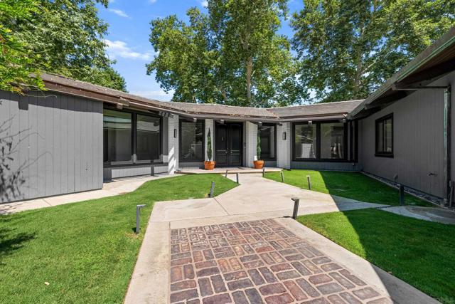 32676 Taspa Ct, Pauma Valley CA: https://media.crmls.org/mediaz/4198eb17-eb45-49cd-8bd3-f78aa4dc255e.jpg