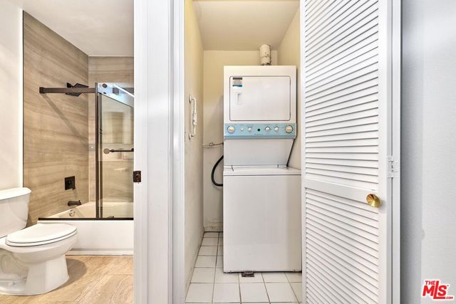 525 S Berendo Street, Los Angeles CA: https://media.crmls.org/mediaz/41991cae-8812-4bf6-957e-d8c204aec670.jpg