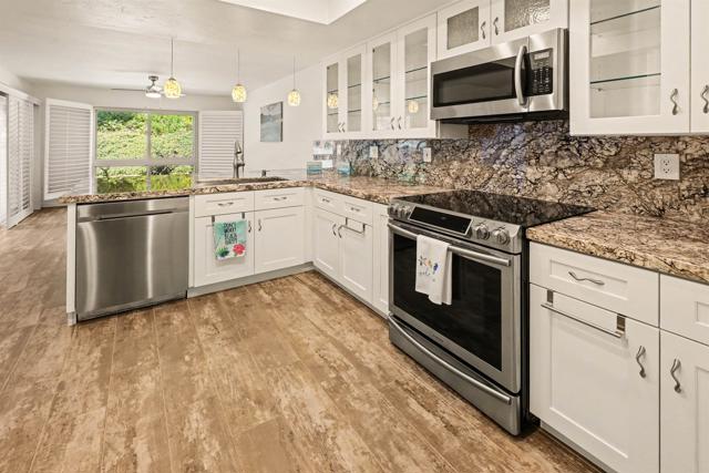 Detail Gallery Image 2 of 28 For 4640 Coralwood Cir, Carlsbad,  CA 92008 - 2 Beds | 2/1 Baths