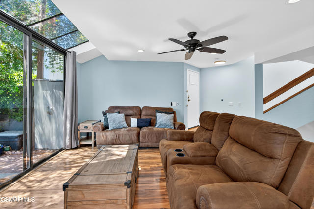 1182 Tivoli Lane, Simi Valley CA: https://media.crmls.org/mediaz/4199fa3e-0819-4f7f-98a5-36155e6f4d17.jpg