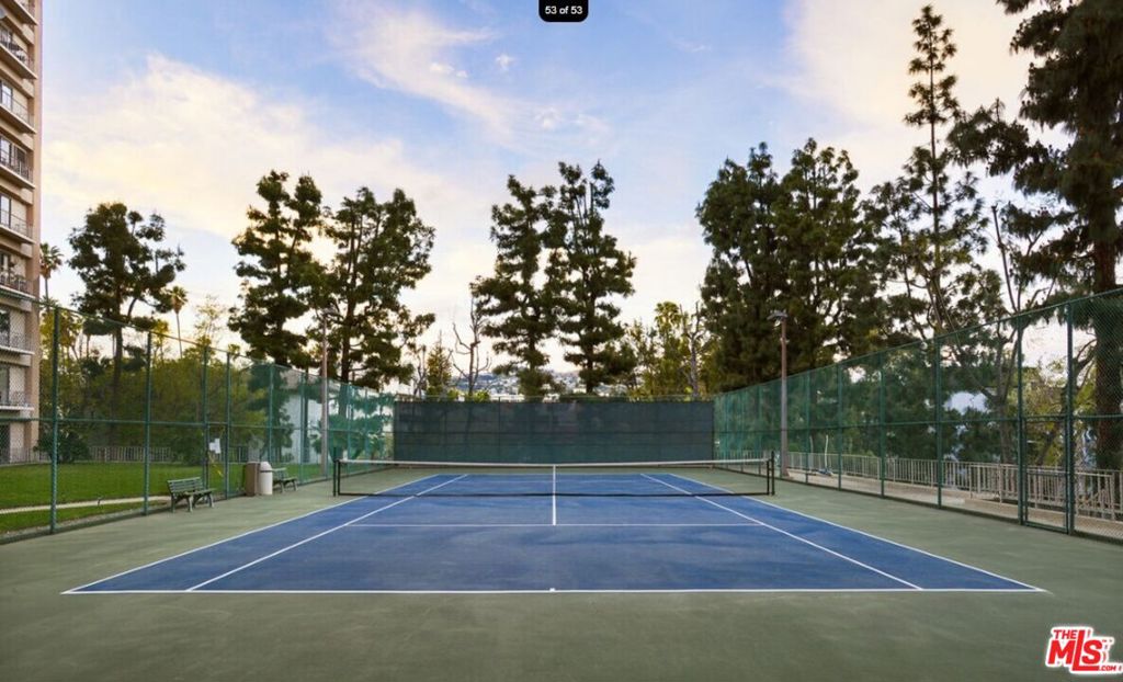 https://media.crmls.org/mediaz/419b342c-534c-4881-b78f-d86a0498d439.jpg?preset=X-Large