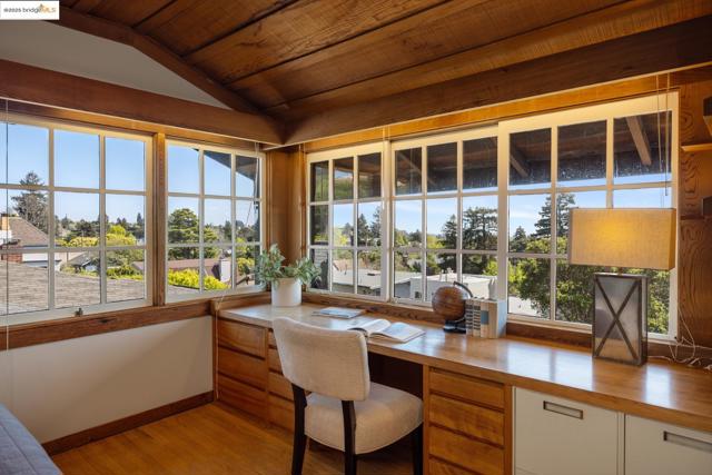 636 Vincente Ave, Berkeley CA: https://media.crmls.org/mediaz/419c2a25-464e-451c-8b2a-bce9da08cf96.jpg