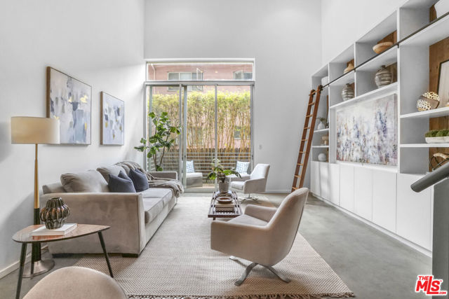 1220 N Orange Grove Avenue, West Hollywood CA: https://media.crmls.org/mediaz/419d2038-3185-4462-8324-76ceaa1e7e3e.jpg