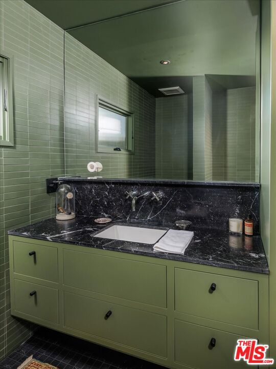 4934 La Roda Avenue, Los Angeles CA: https://media.crmls.org/mediaz/419d7545-bb76-470d-8486-3b1889f73ce4.jpg