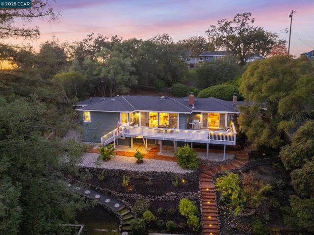 110 Twin Peaks Drive, Walnut Creek CA: https://media.crmls.org/mediaz/419df1bf-dfa3-4657-af82-55a5e8f73e5e.jpg