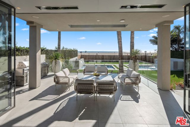 Image 11 of 72 For 938 Palisades Beach Road