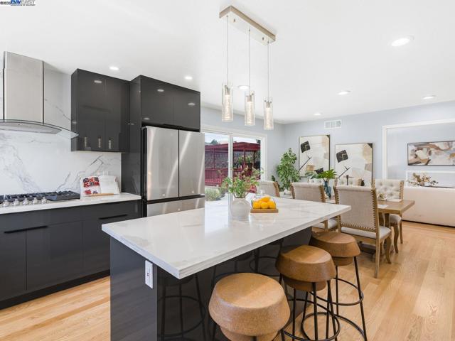 8612 Wicklow Ln, Dublin CA: https://media.crmls.org/mediaz/419f1d23-fa8d-4549-852a-b533f4bc70f3.jpg