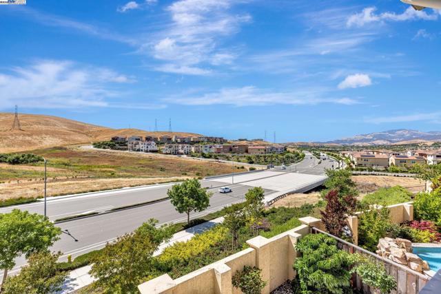 258 Goldfield Pl, San Ramon CA: https://media.crmls.org/mediaz/419f7d2f-cbc0-4ef8-93c1-f9ffb41bc8e9.jpg