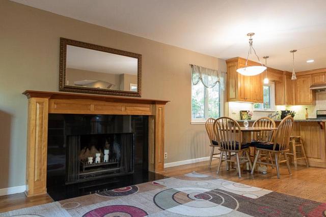 3523 Oak Drive, Menlo Park CA: https://media.crmls.org/mediaz/419f8a70-470a-40b1-b0bf-64041279cf3e.jpg