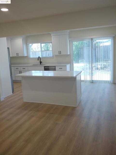 139 Heather Ave, Hercules CA: https://media.crmls.org/mediaz/419fb6e3-a413-4047-bf84-51a3f40dfdbf.jpg