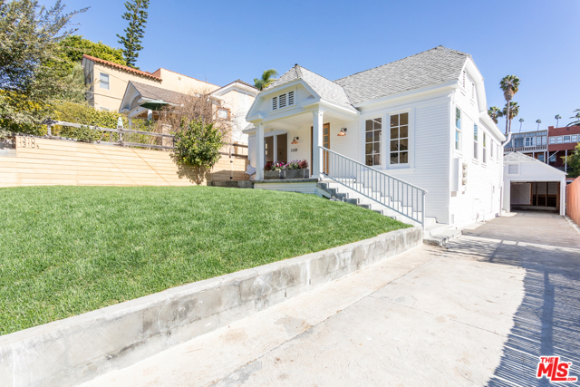 1308 Lucile Avenue, Los Angeles, California 90026, 2 Bedrooms Bedrooms, ,2 BathroomsBathrooms,Single Family Residence,For Sale,Lucile,21697574