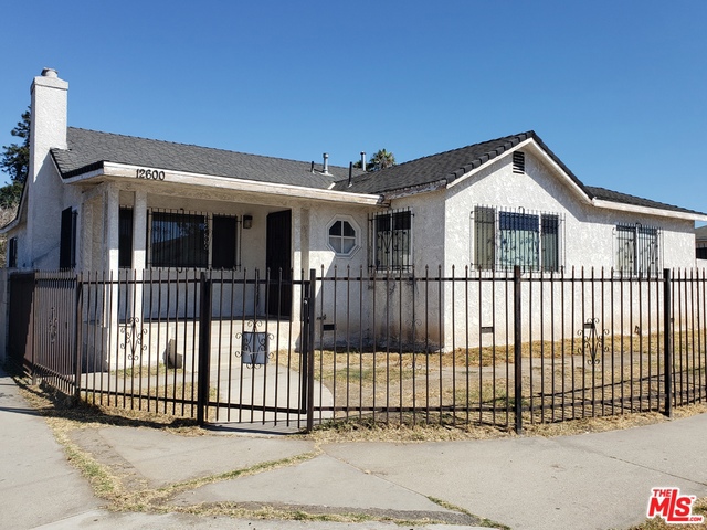 12600 S San Pedro St, Los Angeles, CA 90061