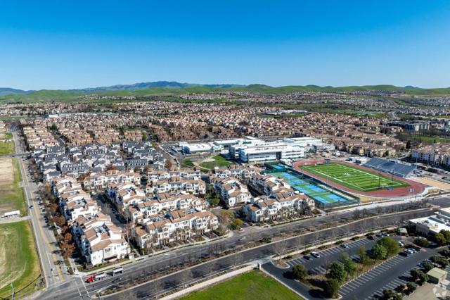 4986 Grayhawk Court, Dublin CA: https://media.crmls.org/mediaz/41a09f3b-405e-459f-9b83-ea258253dd21.jpg