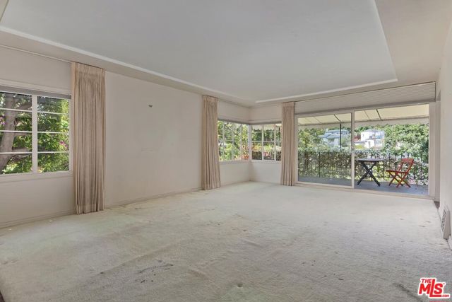 1591 Sunset Plaza Drive, Los Angeles CA: https://media.crmls.org/mediaz/41a0deb7-ef89-4978-81d9-92c3beec14fb.jpg
