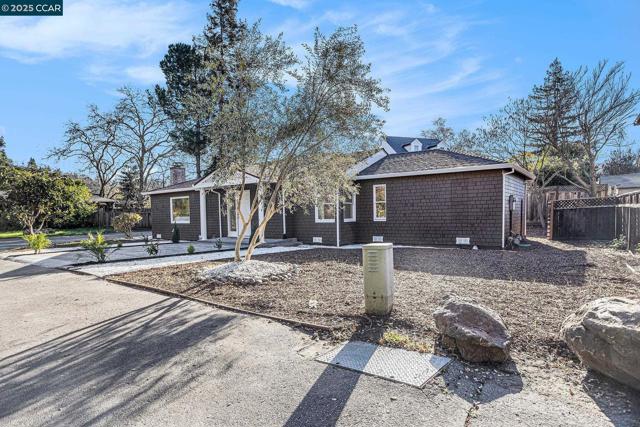 2139 WHYTE PARK AVE, Walnut Creek CA: https://media.crmls.org/mediaz/41a0f1ef-3360-47cc-9552-4e74dd6fb266.jpg