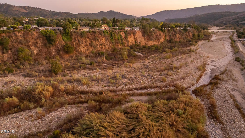 https://media.crmls.org/mediaz/41a18027-f91e-42fa-bded-42ac8395335f.jpg?preset=X-Large