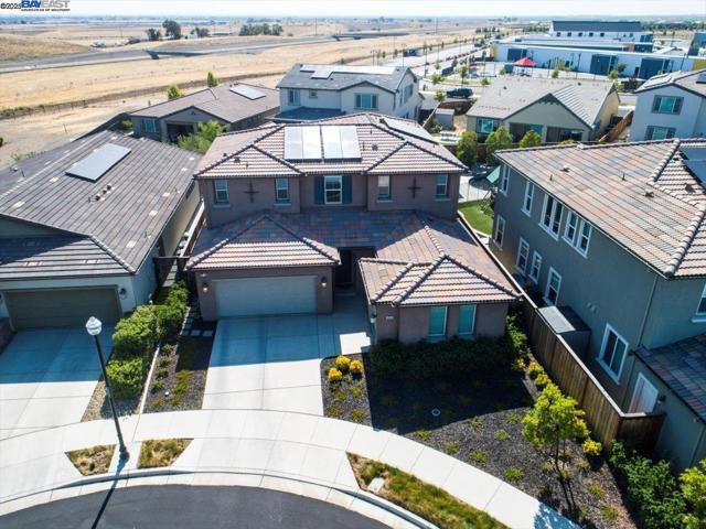6822 Spanner Ct, Tracy CA: https://media.crmls.org/mediaz/41a1927c-cda6-4bae-9a59-60c5c728972c.jpg