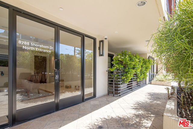 8788 Shoreham Drive, West Hollywood CA: https://media.crmls.org/mediaz/41a1b217-ce20-44c7-8e6e-407f7533844d.jpg