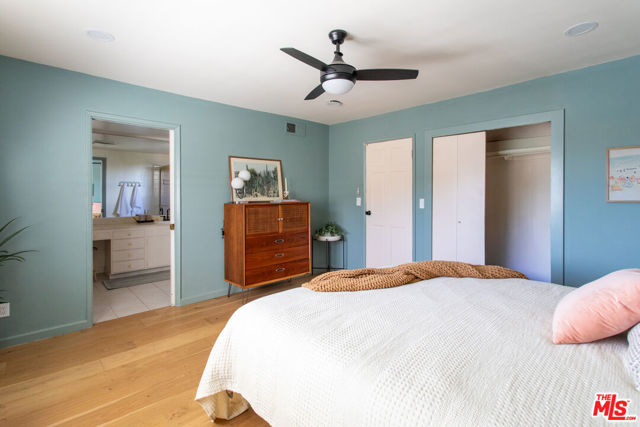 4748 Round Top Drive, Los Angeles CA: https://media.crmls.org/mediaz/41a2a627-cb82-4a57-8b73-9851620723b3.jpg