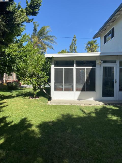 5186 Greenmeadow Dr, Concord CA: https://media.crmls.org/mediaz/41a2fb13-7be5-4984-a5ab-77ea147e32ee.jpg