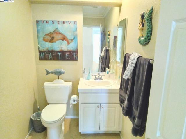 24350 Lorenzo Ln,  CA: https://media.crmls.org/mediaz/41a35b56-77c3-4d33-85eb-e44ae5ce20a0.jpg