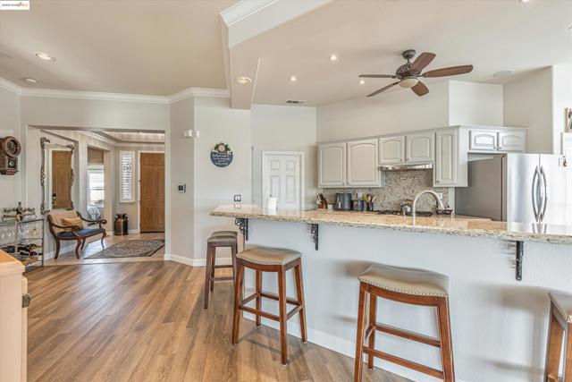 4174 Beacon Pl, Discovery Bay CA: https://media.crmls.org/mediaz/41a3ab18-9f19-43d8-99ff-67d22270dab8.jpg