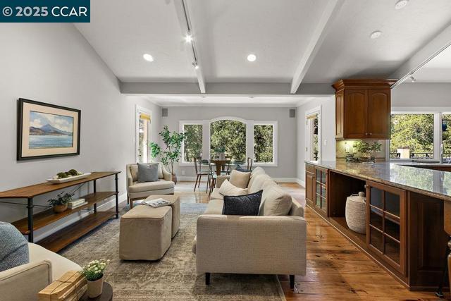 3949 Canyon Rd, Lafayette CA: https://media.crmls.org/mediaz/41a42eca-d722-4cfa-ad57-25346b16d159.jpg