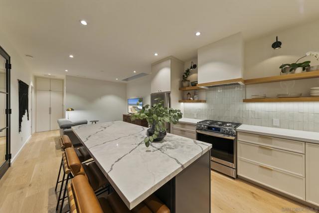 4223 Middlesex Dr, San Diego CA: https://media.crmls.org/mediaz/41a4b6db-c125-4367-98ee-eff0499ca7ad.jpg