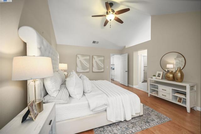 112 Kingswood Cir, Danville CA: https://media.crmls.org/mediaz/41a53058-0f46-4ece-a293-d16ce0e71050.jpg